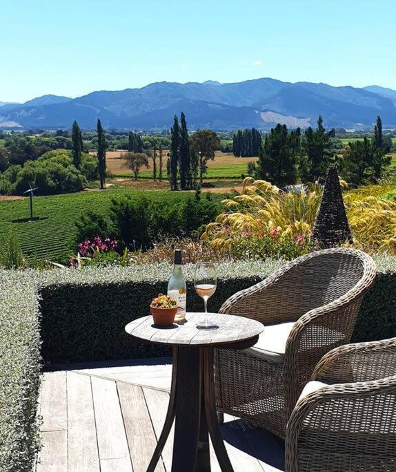 Renwick Luxury Cottage With Stunning Vineyard Views מראה חיצוני תמונה
